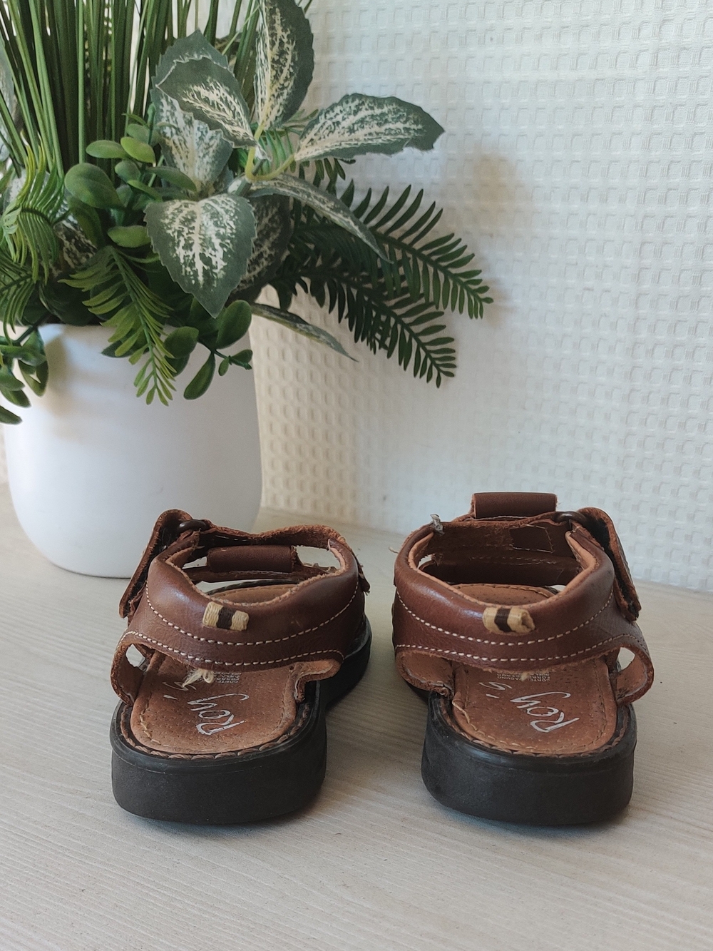Roy's Boys Brown Leather Fisherman Sandals Size 11 - Picture 3 of 7